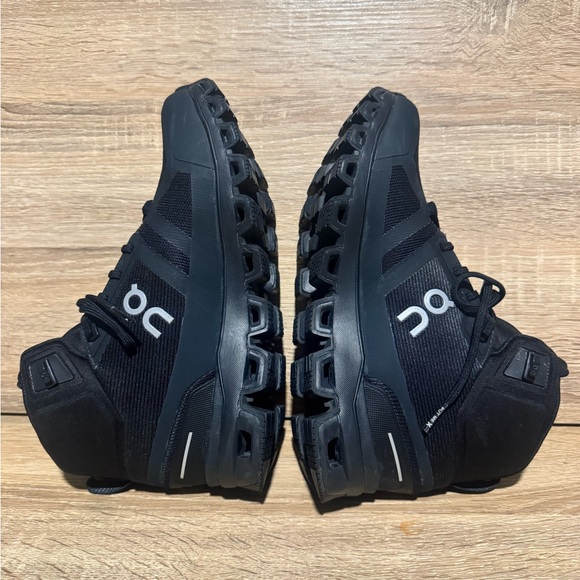 ON Running Waterproof cloudrock black hiking boots Women’s size 7 shoes - Picture 5 of 9